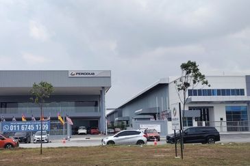 Puncak Alam