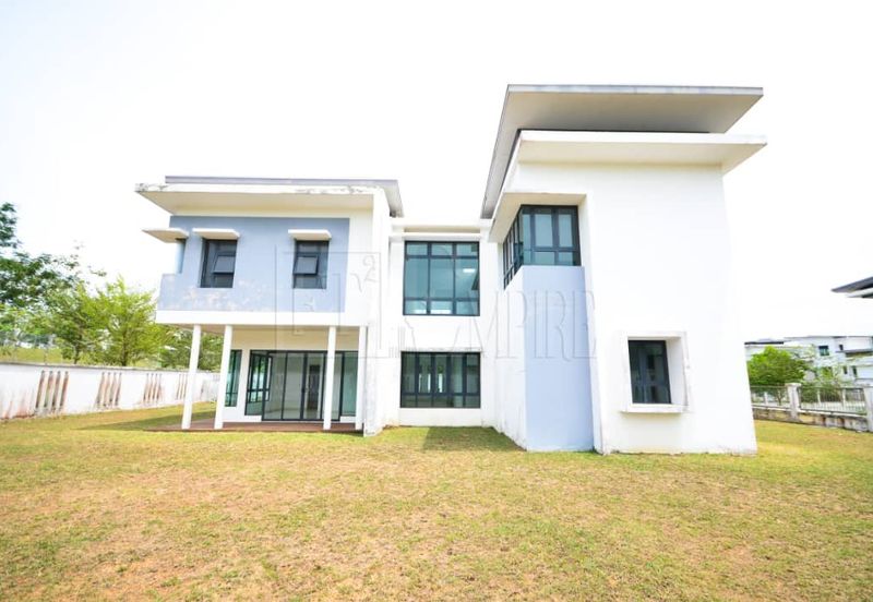 BUNGALOW WITH MODERN STYLE NEAR LAKE, CAHAYA SPK