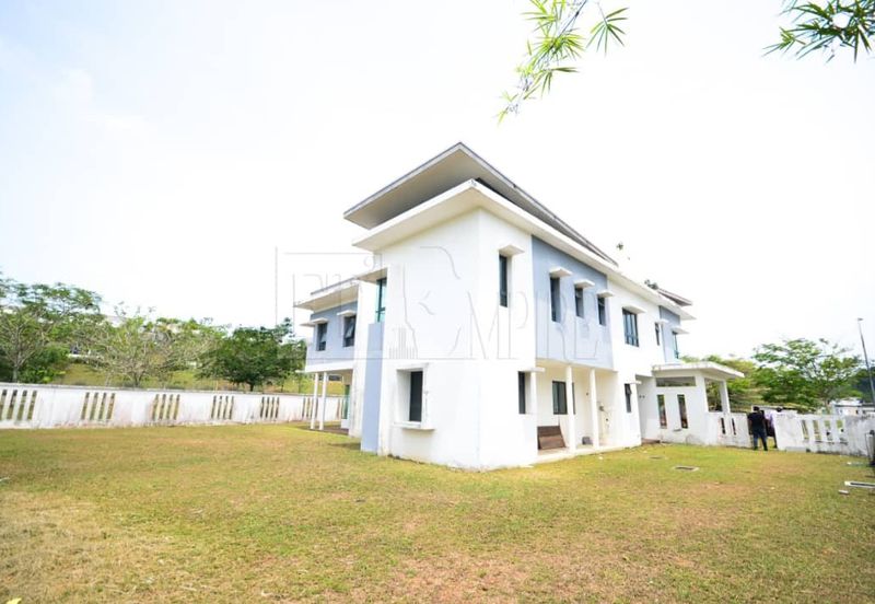 BUNGALOW WITH MODERN STYLE NEAR LAKE, CAHAYA SPK