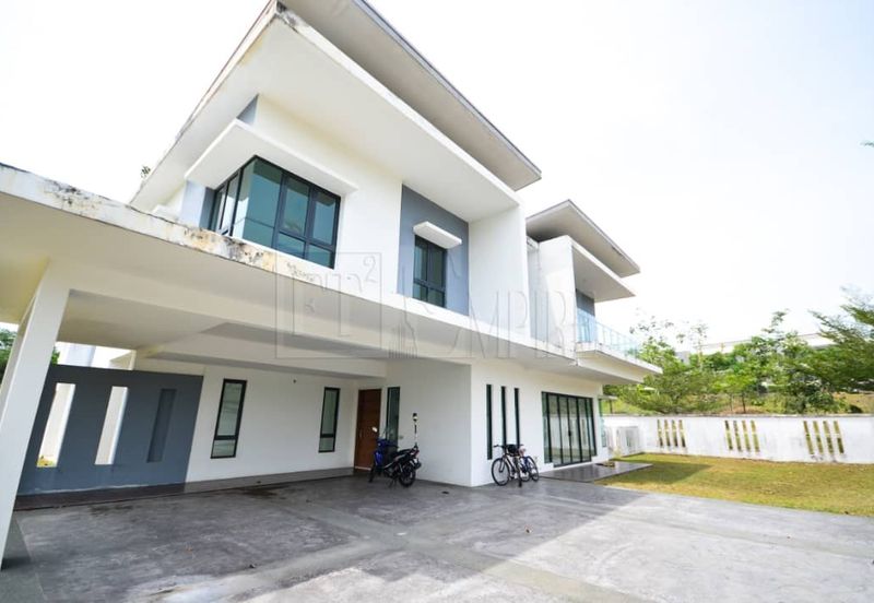 BUNGALOW WITH MODERN STYLE NEAR LAKE, CAHAYA SPK