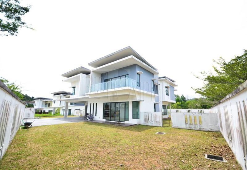 BUNGALOW WITH MODERN STYLE NEAR LAKE, CAHAYA SPK