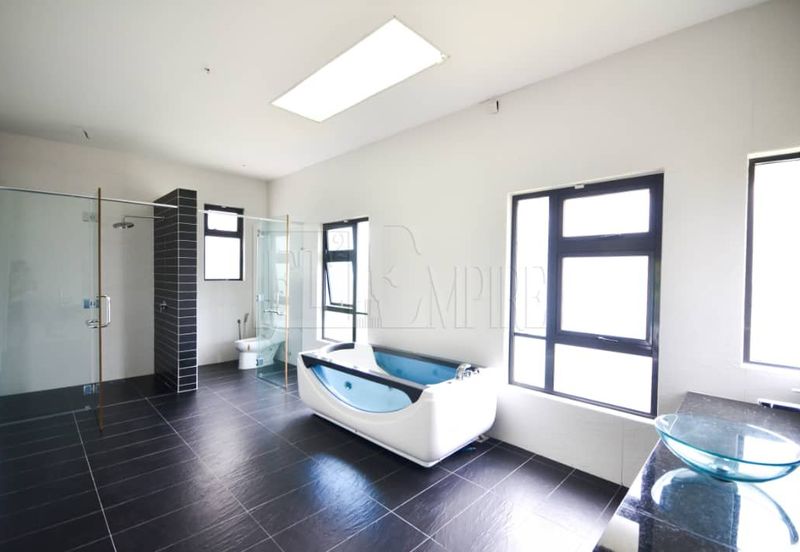 BUNGALOW WITH MODERN STYLE NEAR LAKE, CAHAYA SPK