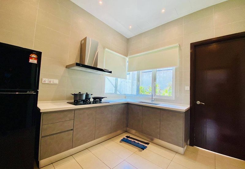 TROPIKA TAMAN MELAWATI BRAND NEW 3 STOREY SEMI-D 