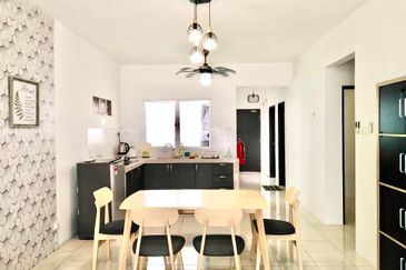 Puncak Hijauan (Hijauan Heights)