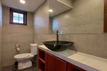 BEAUTIFUL FREEHOLD BUNGALOW Bukit Jelutong Shah Alam