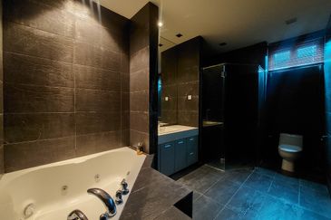 BEAUTIFUL FREEHOLD BUNGALOW Bukit Jelutong Shah Alam