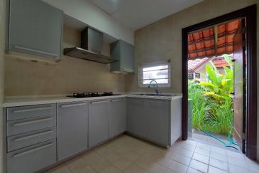 BEAUTIFUL FREEHOLD BUNGALOW Bukit Jelutong Shah Alam