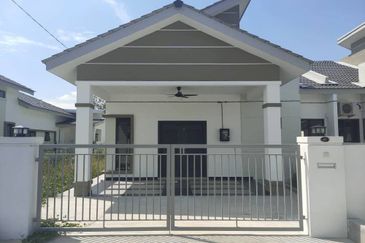 Single Storey Semi D Taman Indah Putera, Sepang,