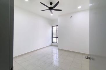 Single Storey Semi D Taman Indah Putera, Sepang,