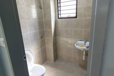 Single Storey Semi D Taman Indah Putera, Sepang,