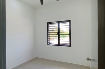 Single Storey Semi D Taman Indah Putera, Sepang,