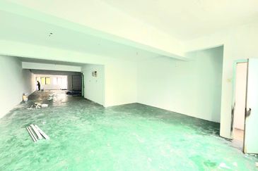 4 Storey Shop Offices Tmn Perindustrian KIP Kepong