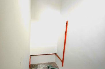 4 Storey Shop Offices Tmn Perindustrian KIP Kepong