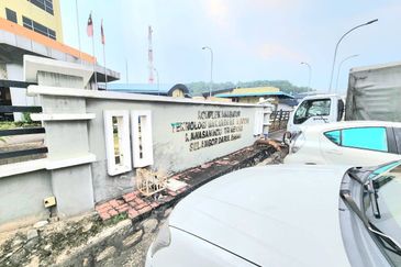 4 Storey Shop Offices Tmn Perindustrian KIP Kepong