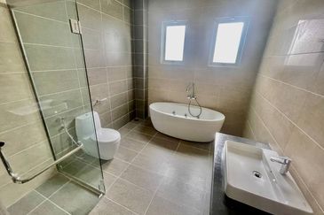 Charming Essex, Setia Eco Templer