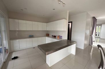 Trillium, Perdana Lakeview East