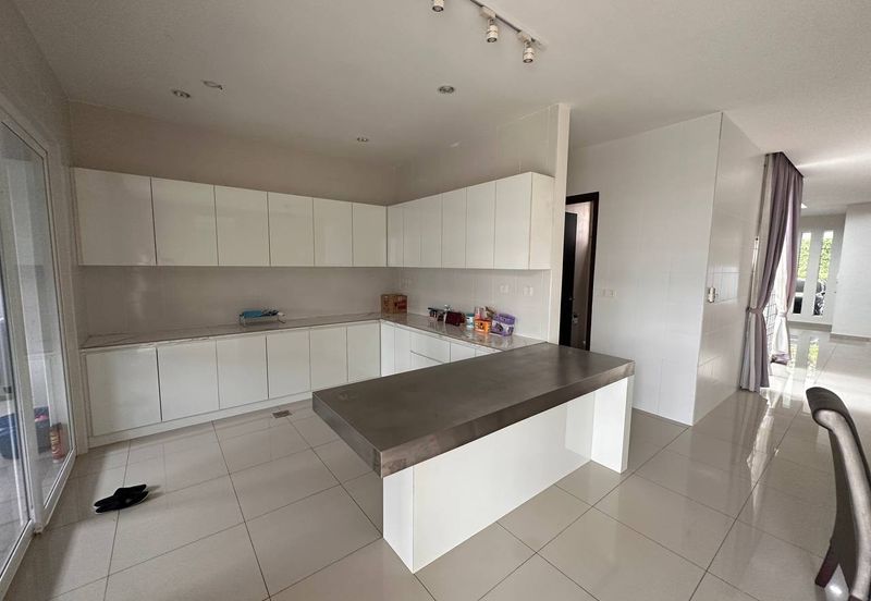 Trillium, Perdana Lakeview East