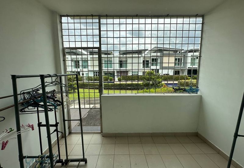 Trillium, Perdana Lakeview East