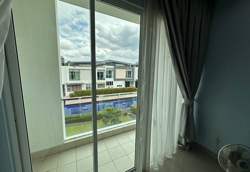 Trillium, Perdana Lakeview East