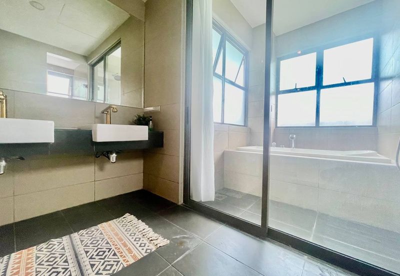 Lake Point Residence