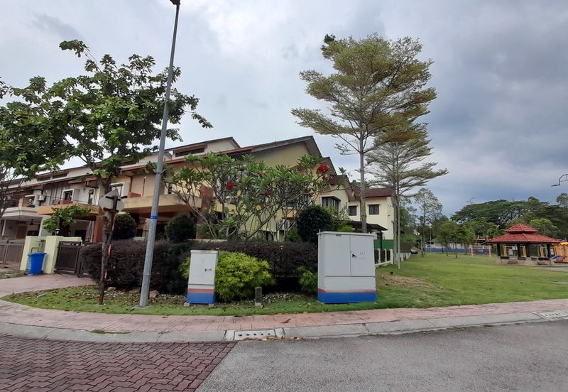 Rumah teres 2 tingkat corner lot Bukit Jelutong 
