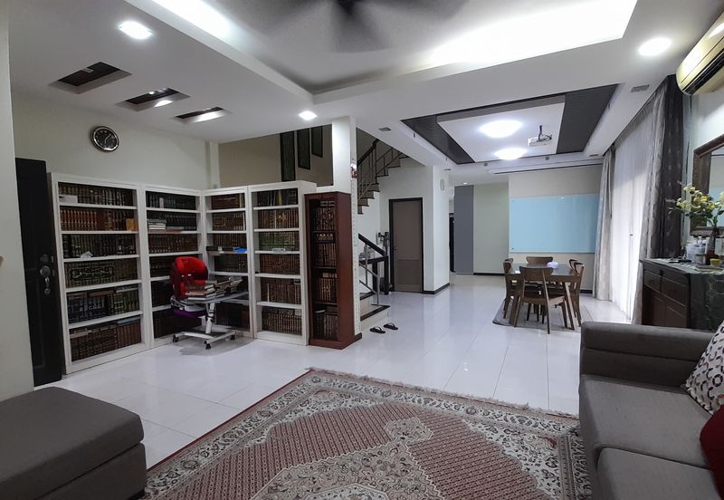 Rumah teres 2 tingkat corner lot Bukit Jelutong 