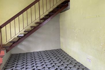 RUMAH TERES 2 TINGKAT ENDLOT UNTUK DIJUAL – BANDAR PUNCAK ALAM