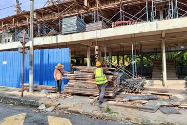 MENJALARA 8 @ KEPONG