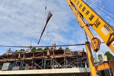 MENJALARA 8 @ KEPONG