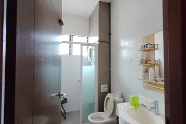 Puteri 6  double storey renovated house