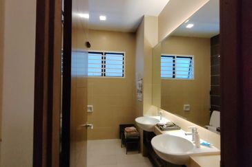 Puteri 6  double storey renovated house