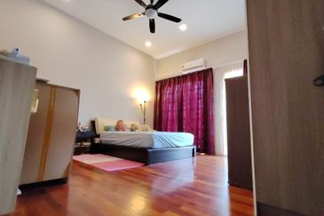 Puteri 6  double storey renovated house