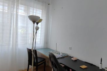 Puteri 6  double storey renovated house