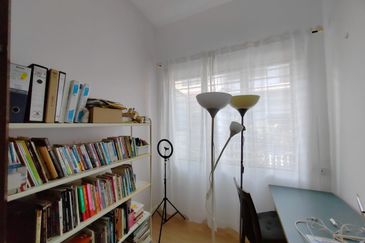 Puteri 6  double storey renovated house