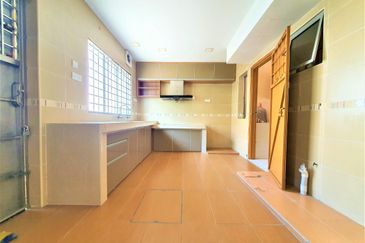 Taman Pinggiran Putra