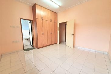 Taman Pinggiran Putra