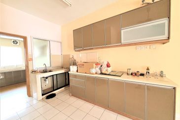 Taman Pinggiran Putra