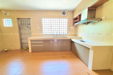 Taman Pinggiran Putra