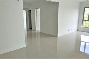 Lakefront Condominium | Emerald Hills @ Alam Damai