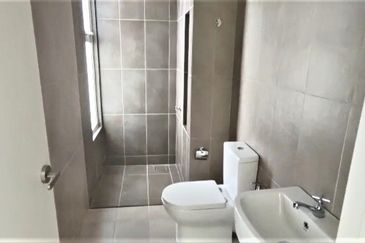 Lakefront Condominium | Emerald Hills @ Alam Damai