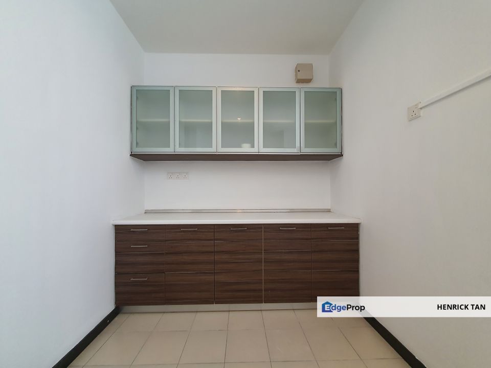 3 Storey Town house (Upper Unit), Renovated, Non Bumi lot, Selangor, Tropicana