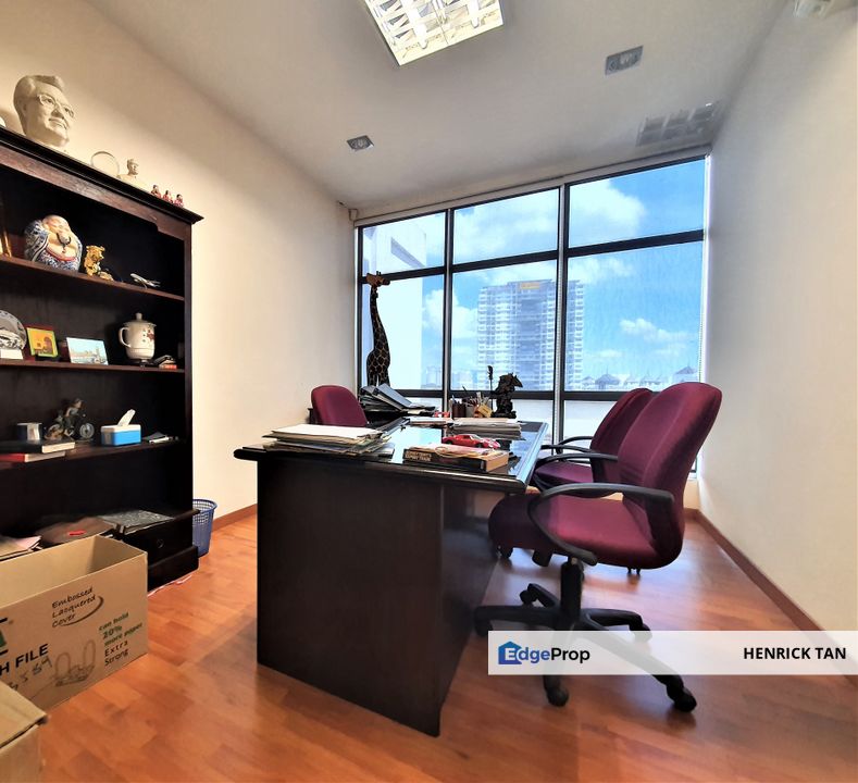Walking distance to LRT station, Banks, Restoran, Renovated Office lot, Good ROI, Selangor, Puchong