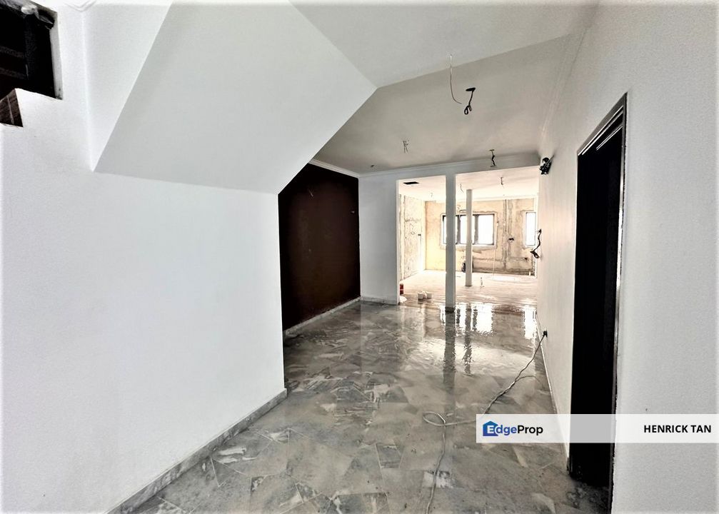 Double Storey 22x75sqft, Gated Guarded, New Fully Renovated House with Balcony, Selangor, USJ