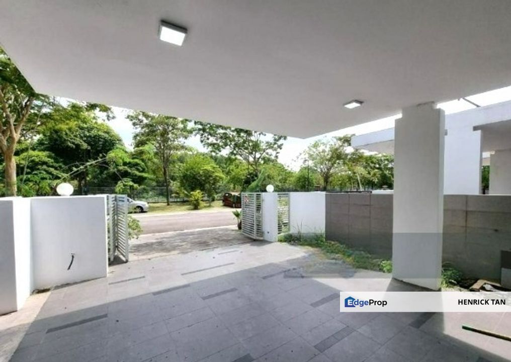 Pentas 1 Double Storey Superlink, 25x85sf, Freehold, Gated Guarded, Build up 3165sf, Selangor, Shah Alam