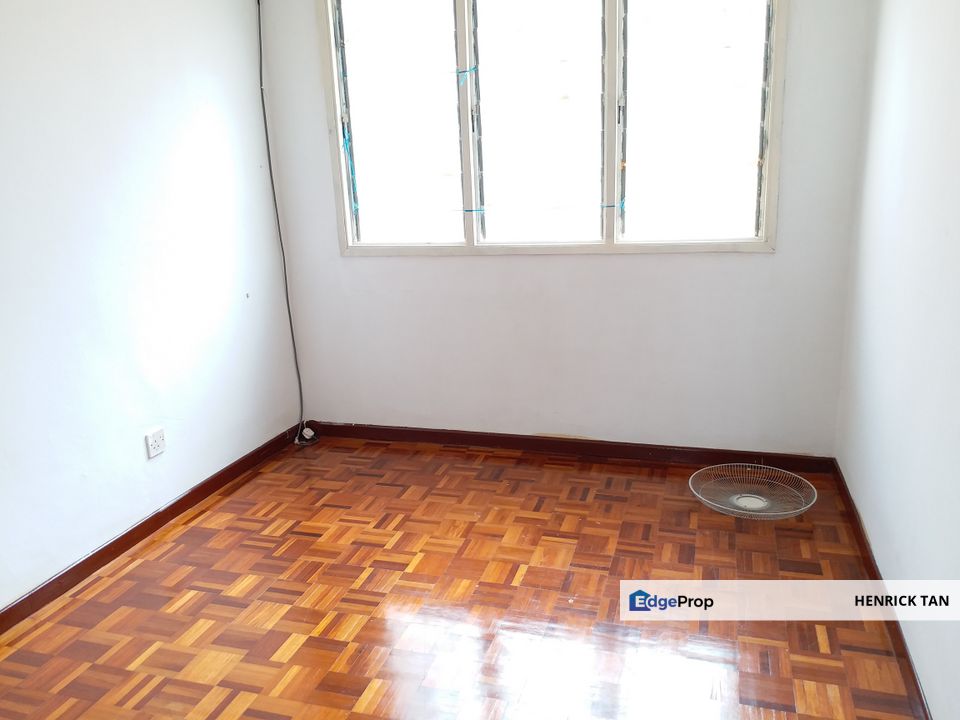 Puchong Utama 12, Facing Empty Land, 18x60sqft, Bare unit, Unfurnished, Selangor, Puchong
