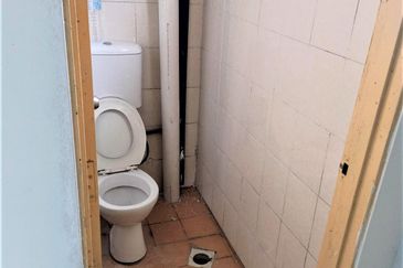 Batu Belah, Kristal Klang Commercial Centre, 3 Storey Freehold End Lot Shop @ Batu Belah