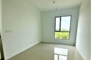 Lakefront Condominium | Emerald Hills @ Alam Damai