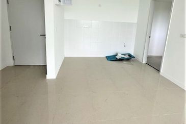 Lakefront Condominium | Emerald Hills @ Alam Damai