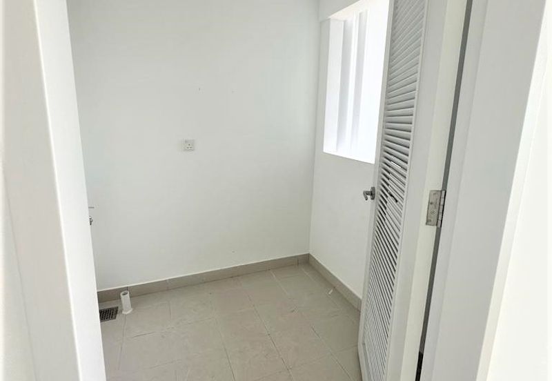 Lakefront Condominium | Emerald Hills @ Alam Damai