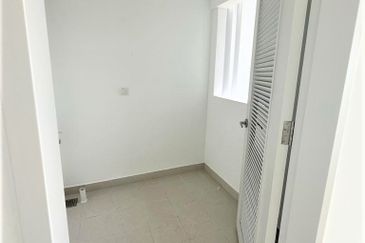 Lakefront Condominium | Emerald Hills @ Alam Damai